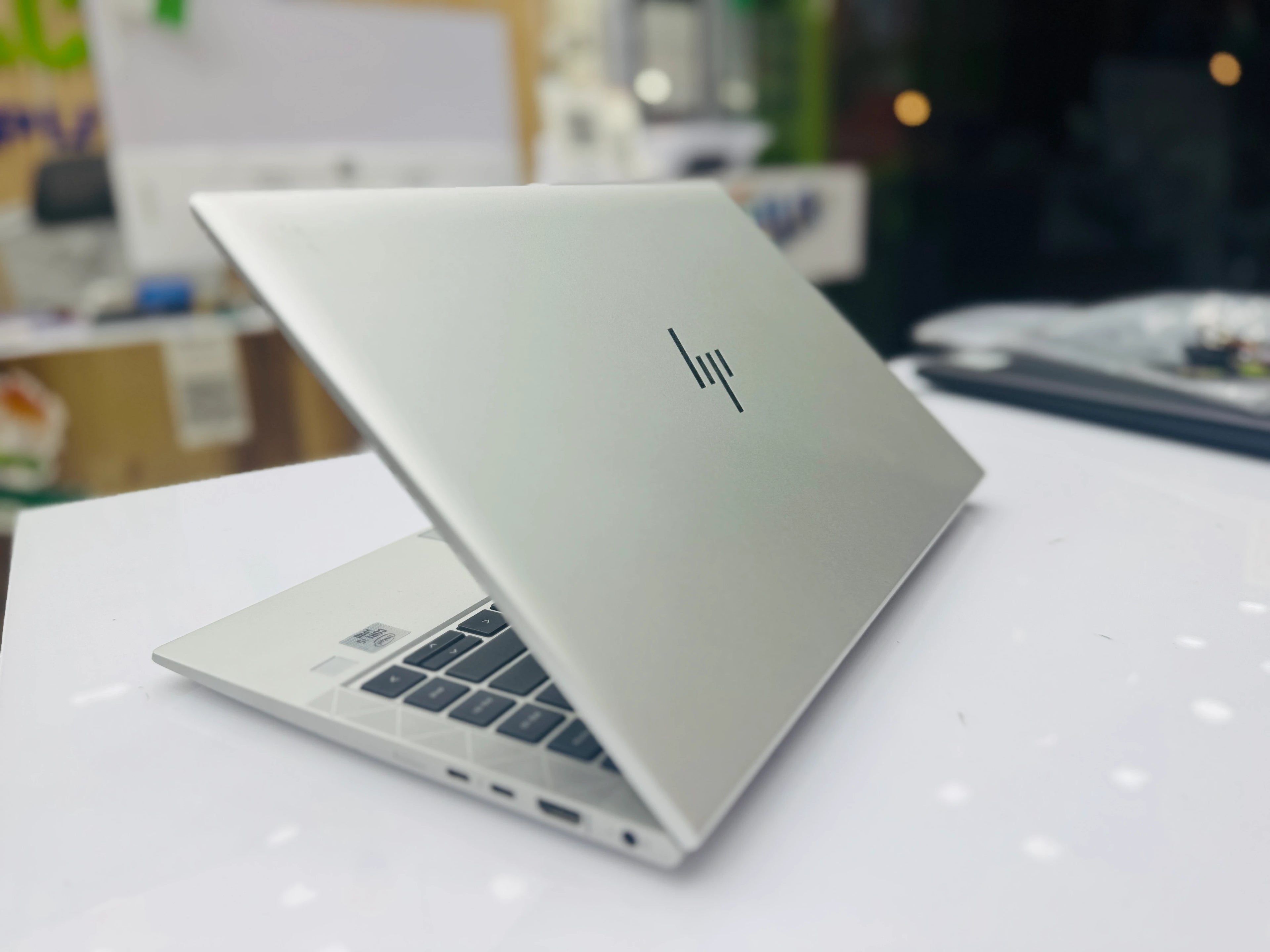 hp elitebook G7 Intel Core i5-10th Generation 
8GB Ram DDR4
256GB NVME SSD
Intel UHD Graphics
Baklit Keyboard
Windows 11 Pro
HD Camera
14" Display
Fingerprint
Facelock
Full HD (1920 X 1080)