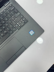 Dell Latitude 5300 Intel Core i5-8th Generation 
8GB Ram DDR4
256GB SSD M.2
4GB Intel UHD Graphics
Baklit Keyboard
Windows 10 Pro
HD Camera
13.3