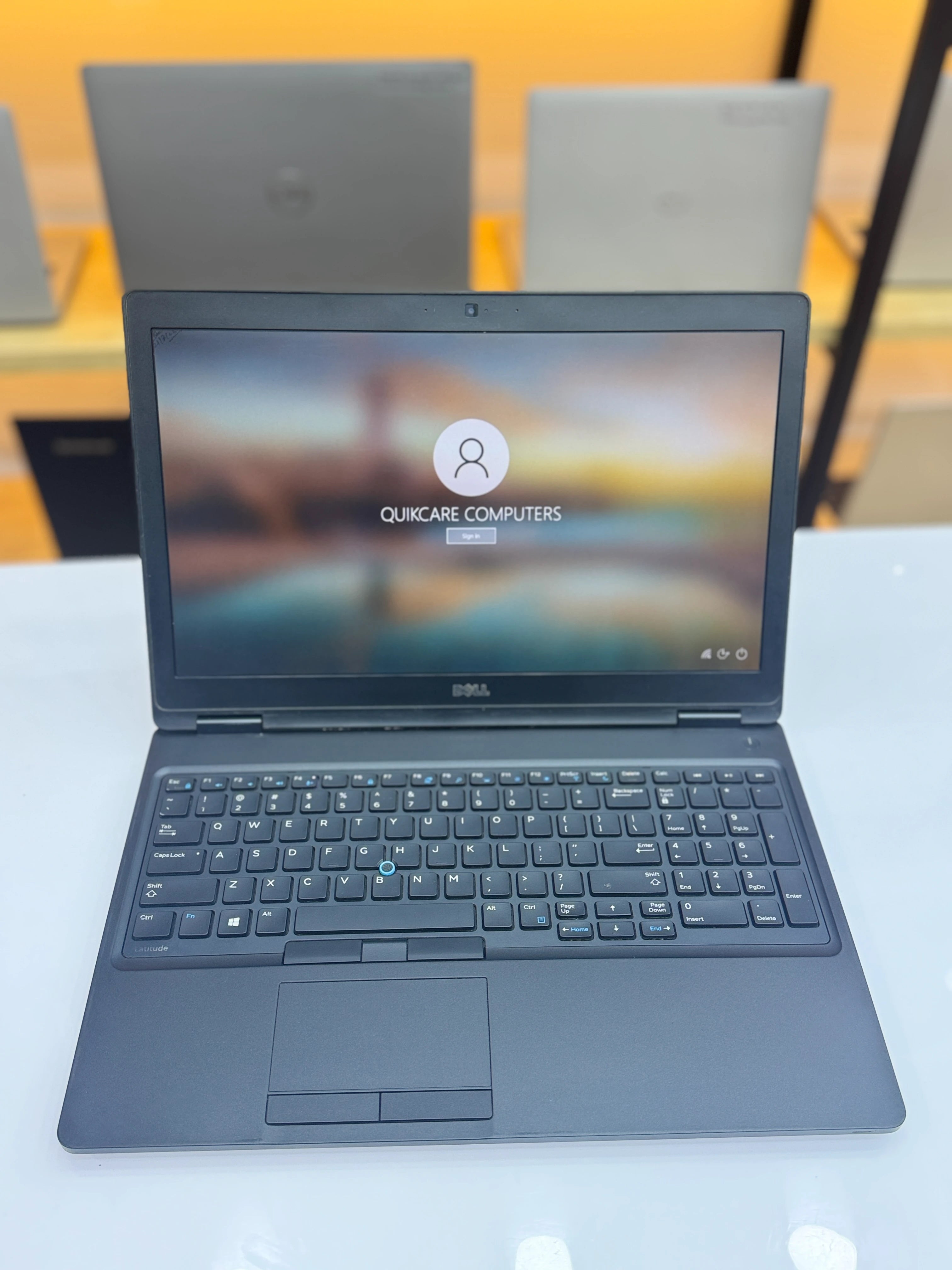 Dell latitude 5570 Intel Core i5-6th Generation 
16GB Ram DDR4
256GB SSD
Intel UHD Graphics
Baklit Keyboard
Windows 10 Pro
HD Camera
15.6" Display?
Full HD (1920 X 1080)