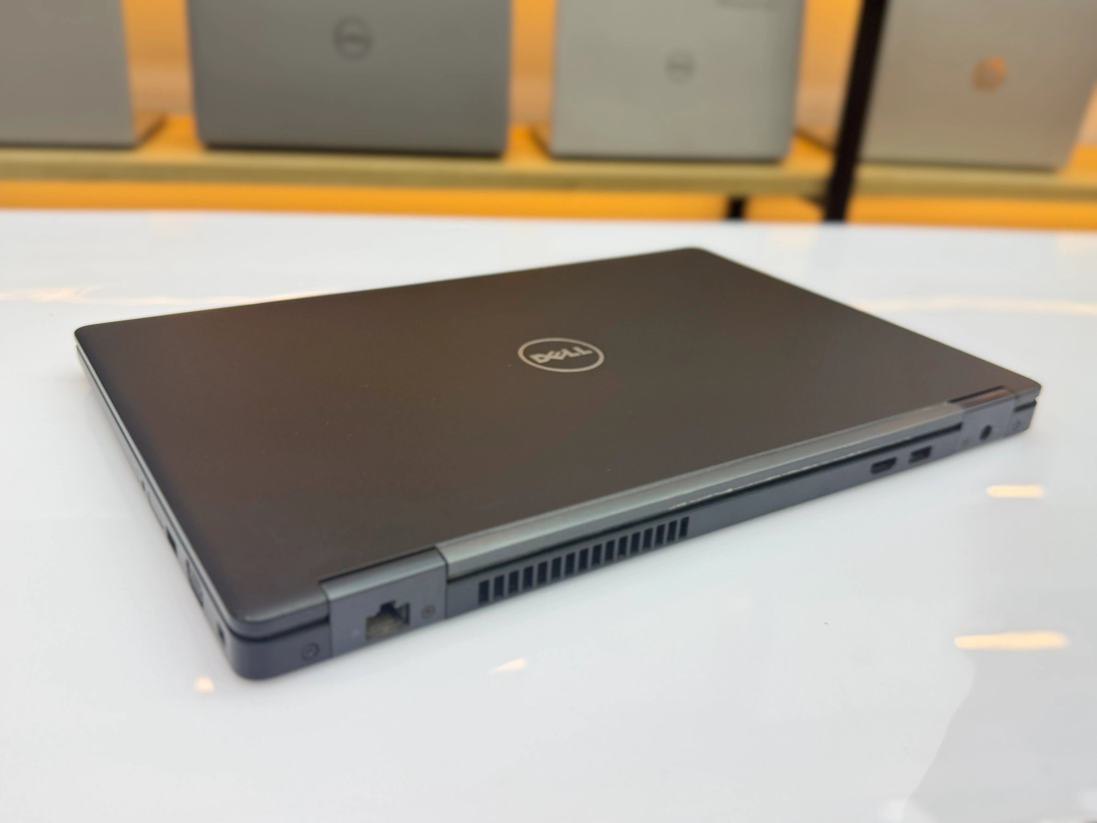 Dell latitude 5570 Intel Core i5-6th Generation 
16GB Ram DDR4
256GB SSD
Intel UHD Graphics
Baklit Keyboard
Windows 10 Pro
HD Camera
15.6" Display?
Full HD (1920 X 1080)