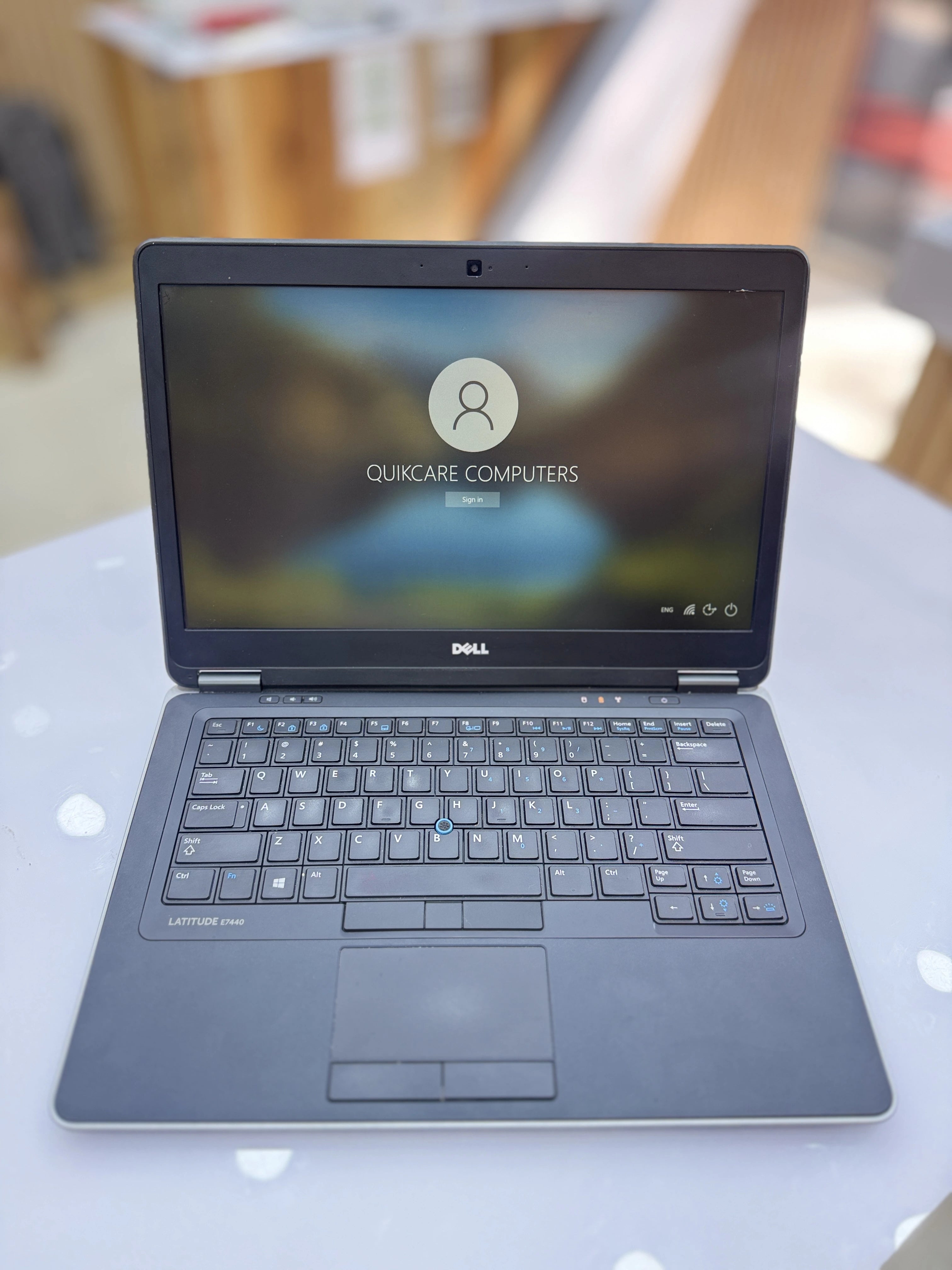 Dell latitude 7440 Intel Core i5-4th Generation 
8GB RAM
256GB SSD
Intel UHD Graphics
Windows 10 Pro
HD Camera
14" Display
Full HD (1920 X 1080)