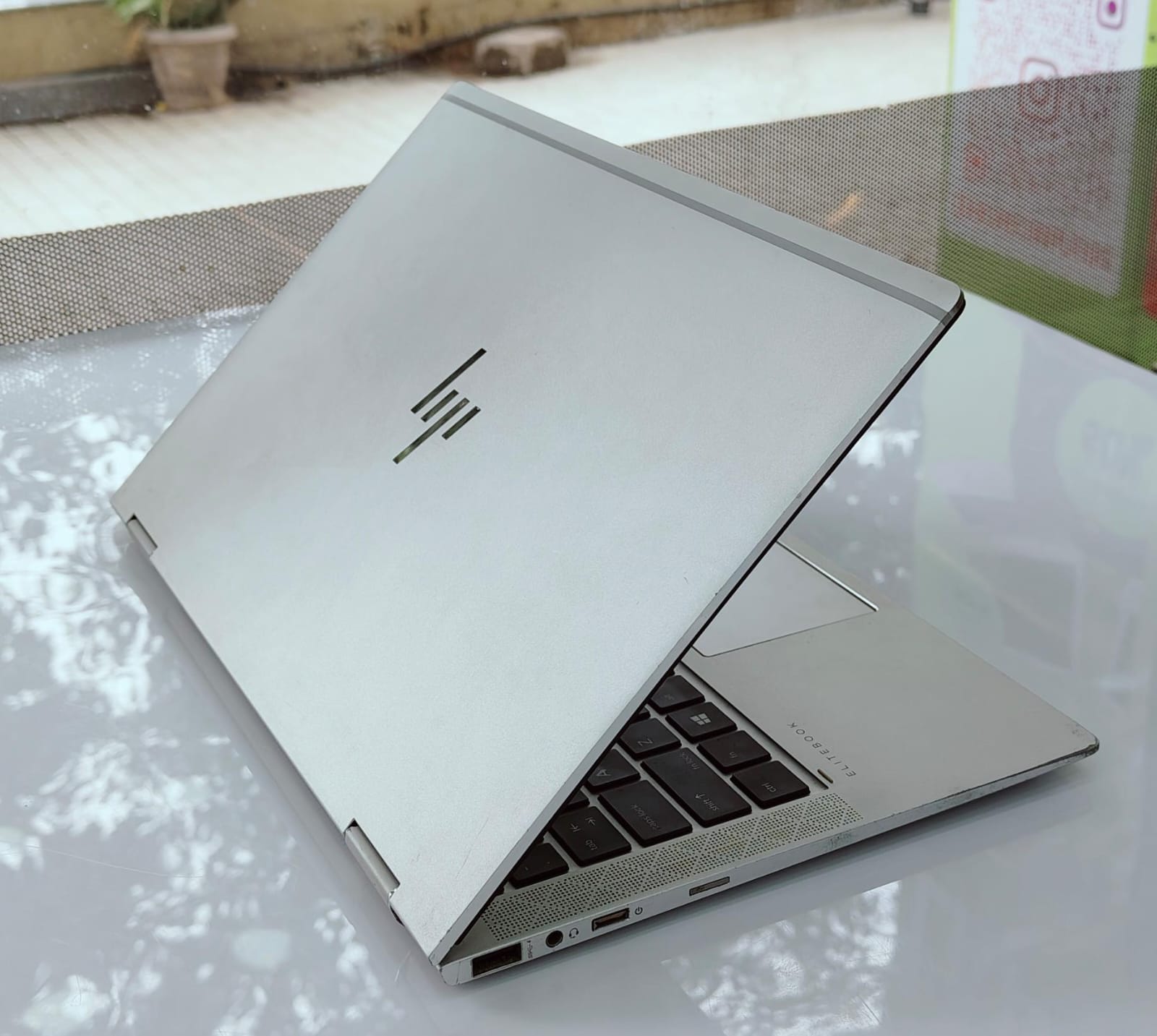 HP EliteBook x360 1030 G3 Multi-Touch 2-in-1 Laptop - 13.3" FHD Touchscreen - 1.9GHz Intel Core i5-8650U - 256GB SSD -8GB - Win10 pro